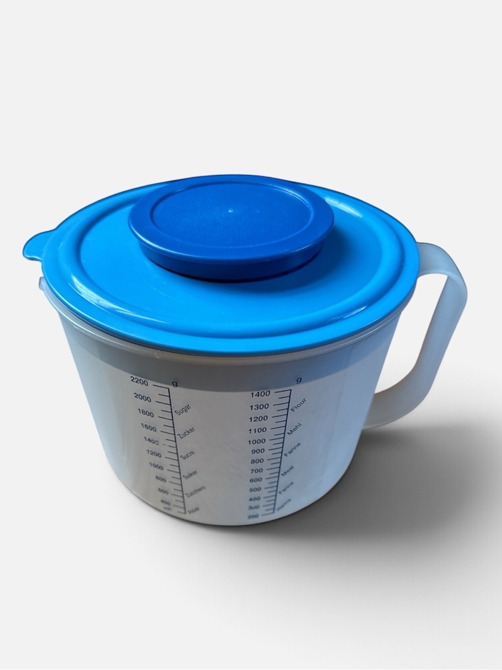 Vintage Plastic Measuring Pitcher with Blue Lid Graduated Mixing Pitcher Retro